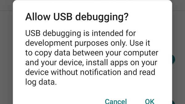 Ảnh chụp thực tế màn hình điện thoại Android đang hiển thị thông báo Bạn đã là nhà phát triển sau khi gõ 7 lần